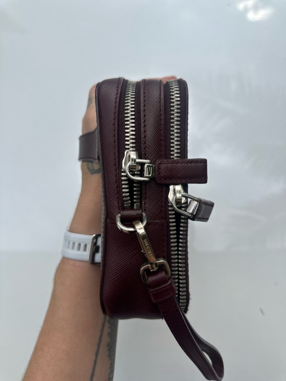 Prada Saffiano Travel Wallet / Clutch – Granato Burgundy – Excellent Condition - Picture 8 of 13